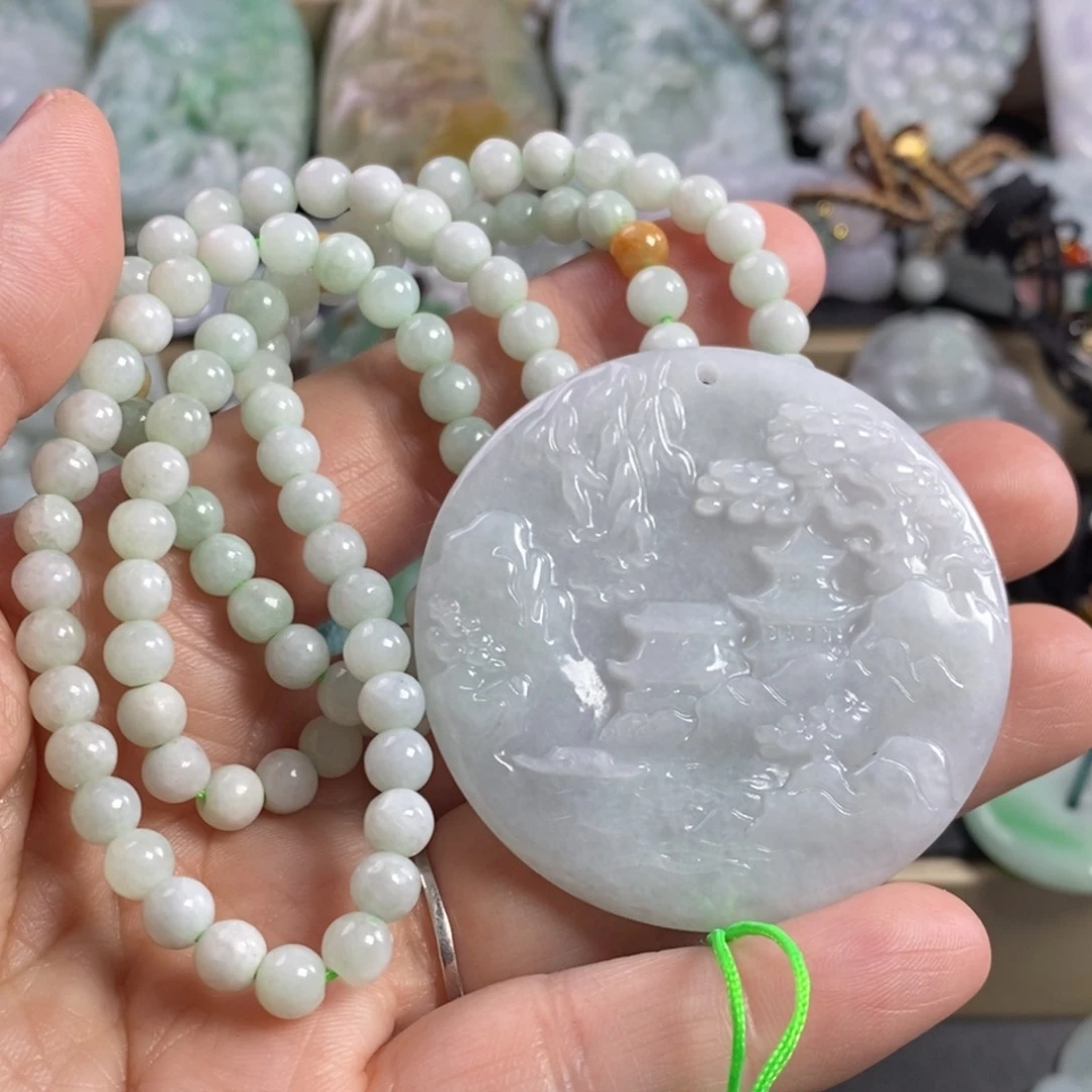 翡翠颈饰未镶嵌山水