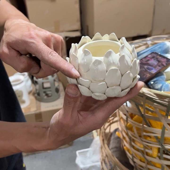 摆件高9口6公分微瑕捡漏花瓣磕碰