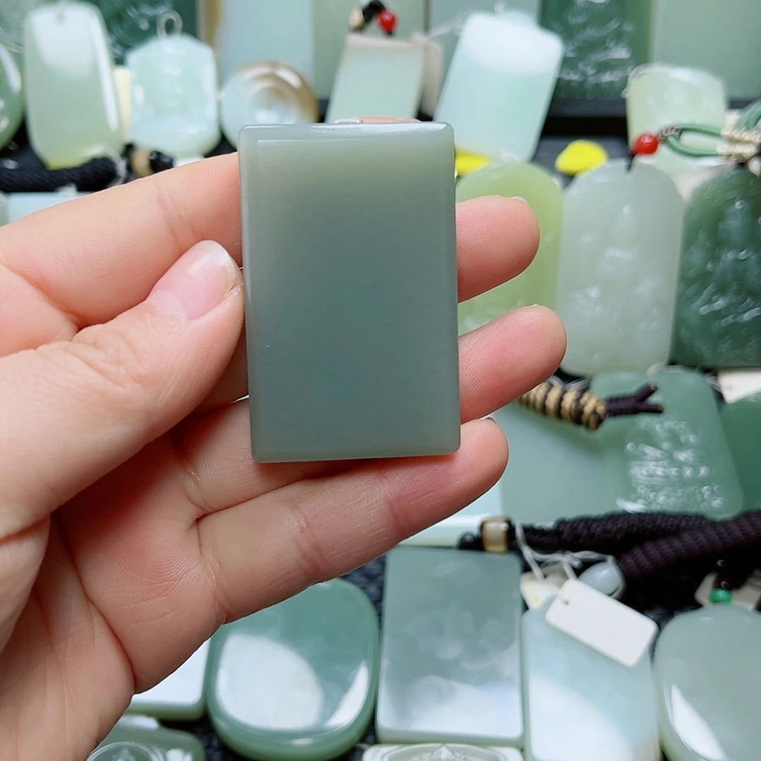 潇***生和田玉未镶嵌颈饰