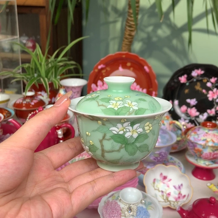 手绘梨花豆青原矿釉珐琅彩