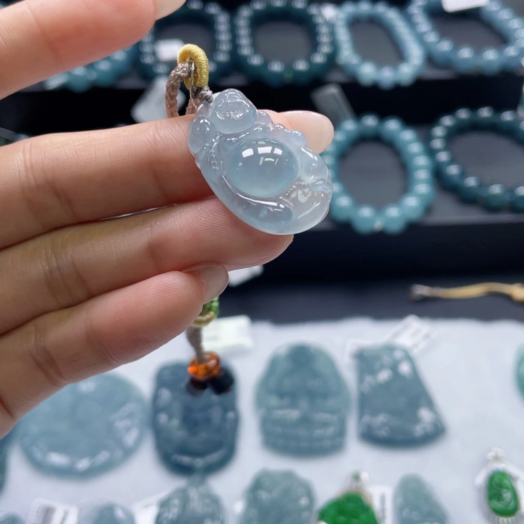 翡翠未镶嵌颈饰布袋佛