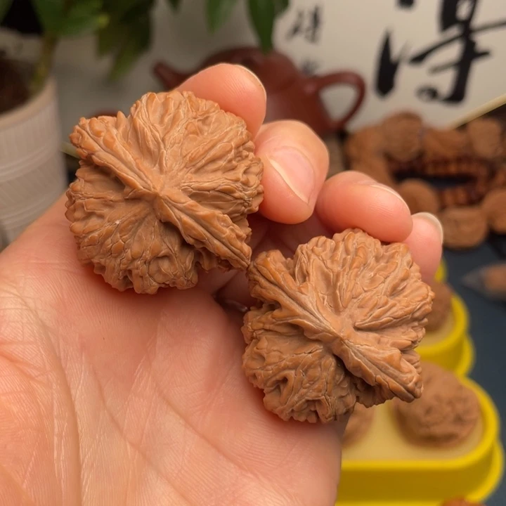 文玩核桃把件玉华宫40