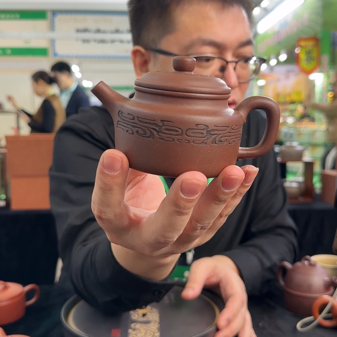 茶杯紫砂紫泥德钟   刻绘   190CC