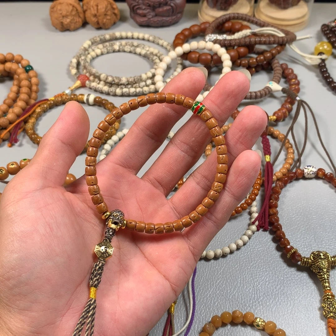 吊坠桃核。。。。。。。。。。