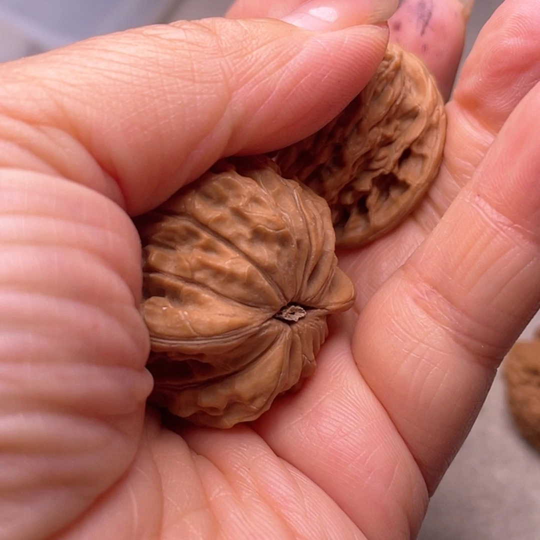 【闪购商品】文玩核桃吊坠陆*生s j j g h j h gv b b