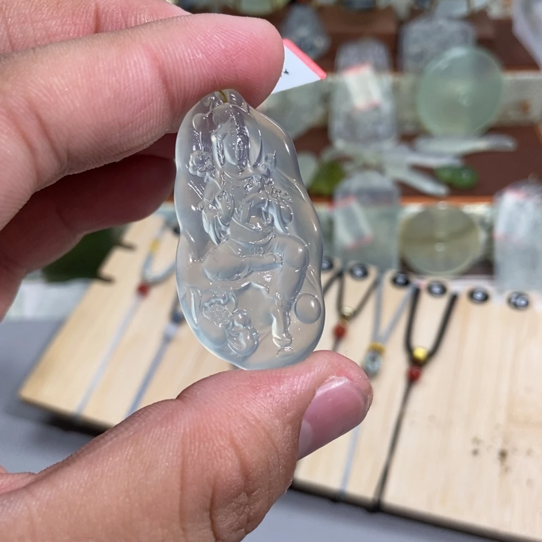 四***一蛇纹石玉未镶嵌颈饰