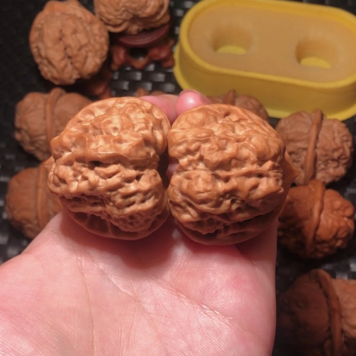 人***，文玩核桃把件蛙王