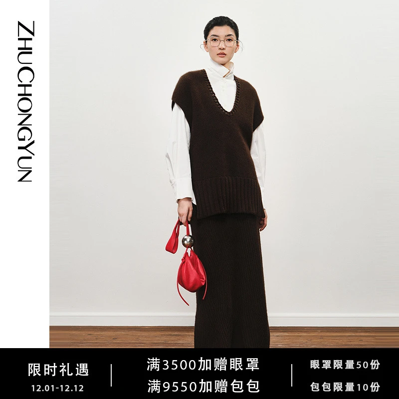 ZHUCHONGYUN2024冬新款深咖色牦牛绒麻花肌理U领针织上衣罩衫