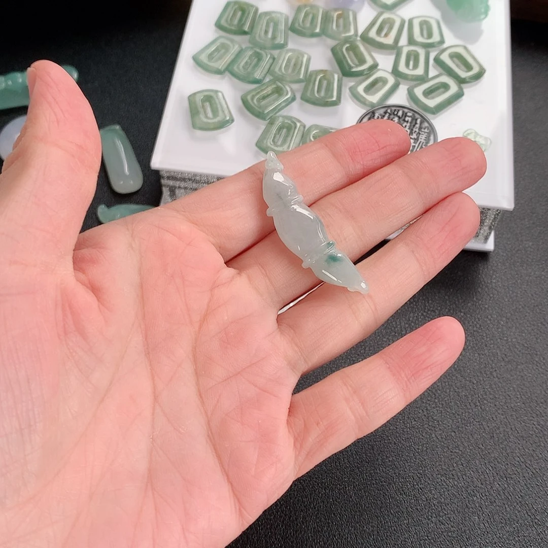 颈饰未镶嵌翡翠藕节