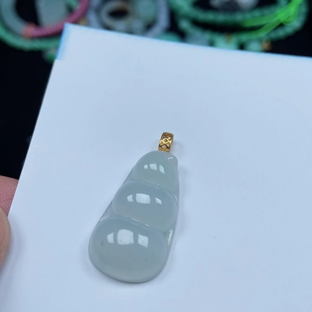 翡翠未镶嵌颈饰豆子