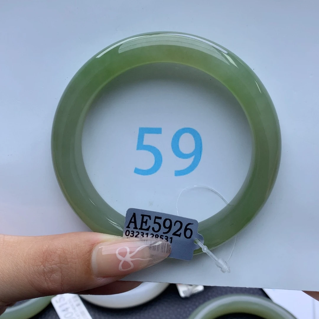 和田玉手镯未镶嵌空*式