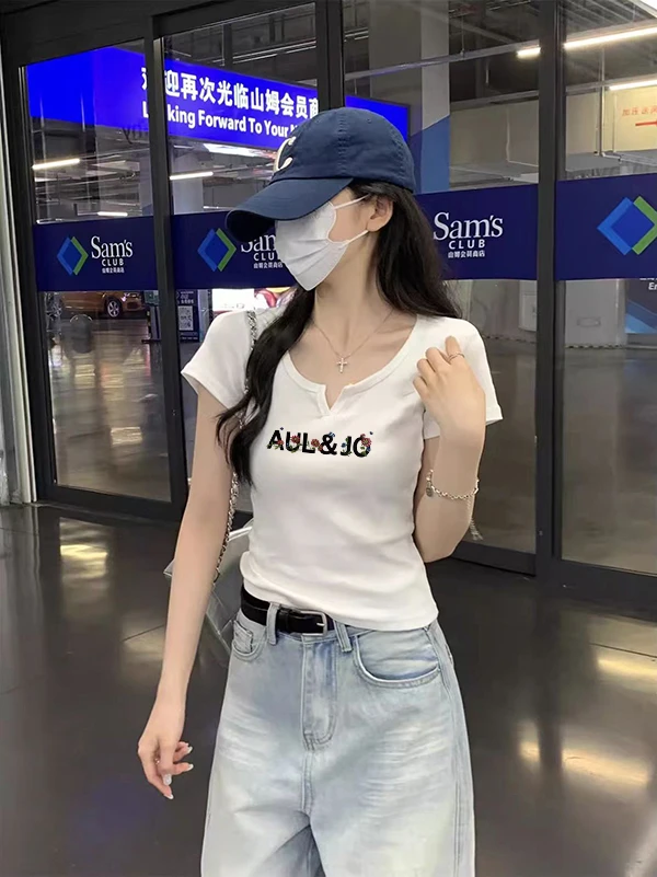 夏季新款简约纯色小V领正肩短袖t恤女气质别致小众修身显瘦短上衣