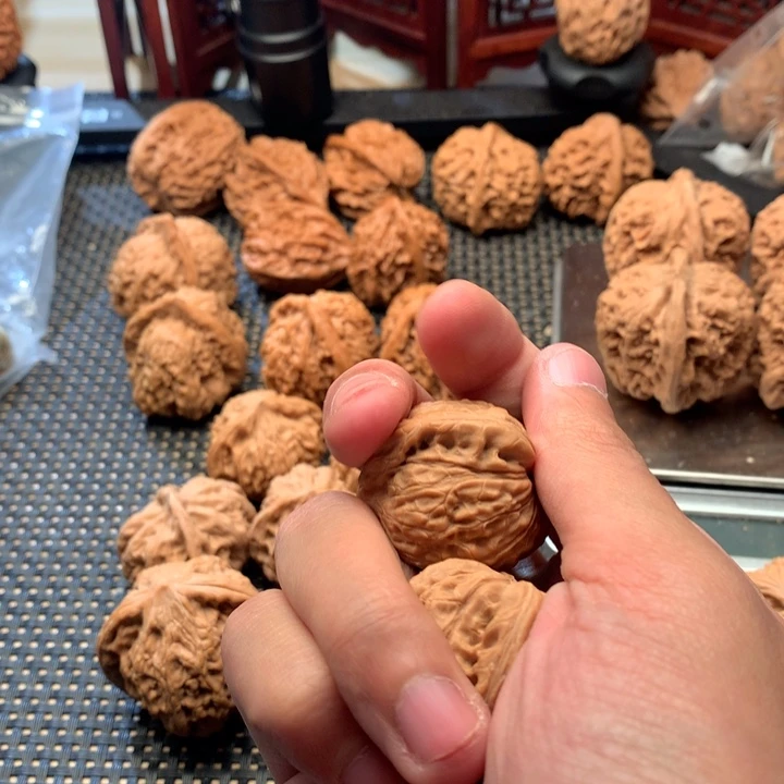 文玩核桃吊坠招财公子