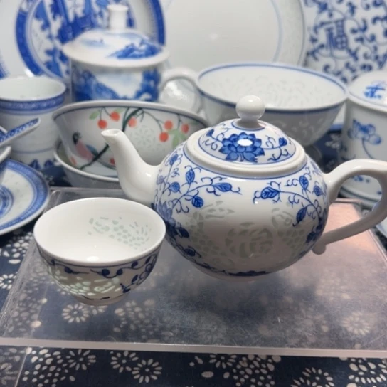 碗手绘雕刻福字茶壶一个茶杯