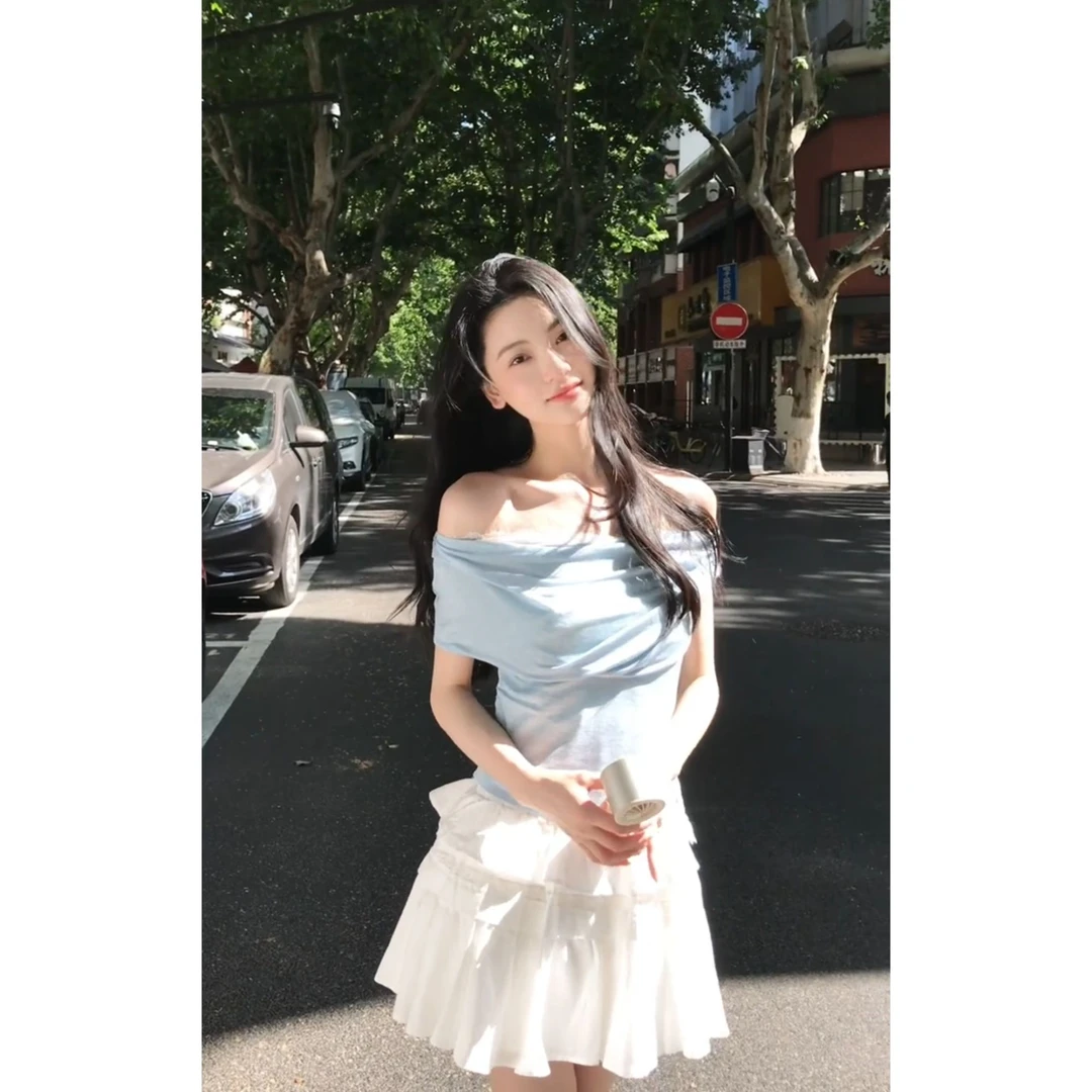 欧若风纯欲温柔气质蕾丝一字肩浅蓝色上衣蛋糕短裙套装