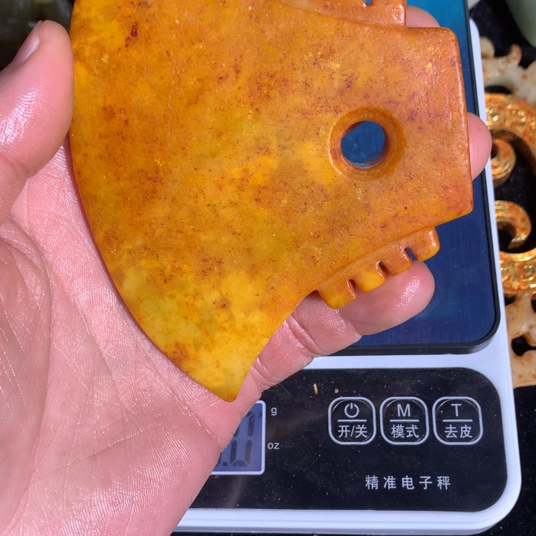 透闪石质玉未镶嵌颈饰