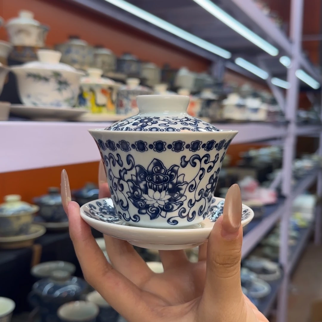 我在外面吃饭呢你在哪