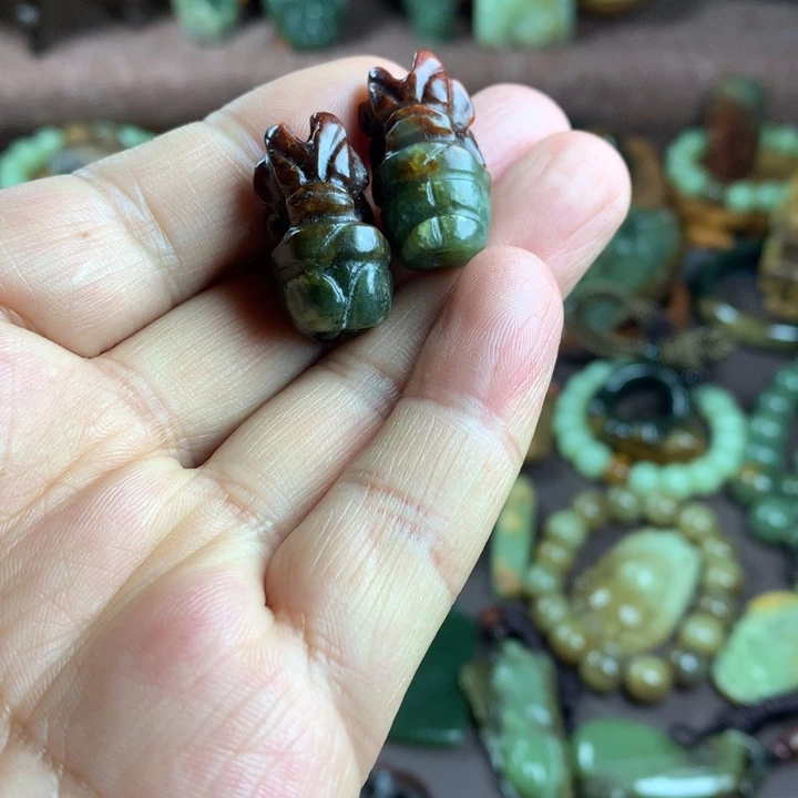 岫岩河磨玉（透闪石质玉）未镶嵌吊坠(赠链)?*忆