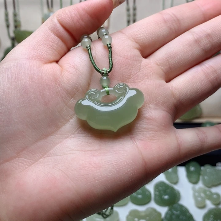 和田玉吊坠未镶嵌