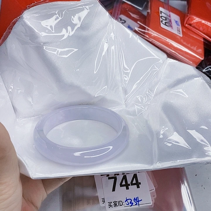 翡翠未镶嵌手镯一图一物实物为准（微瑕处理）