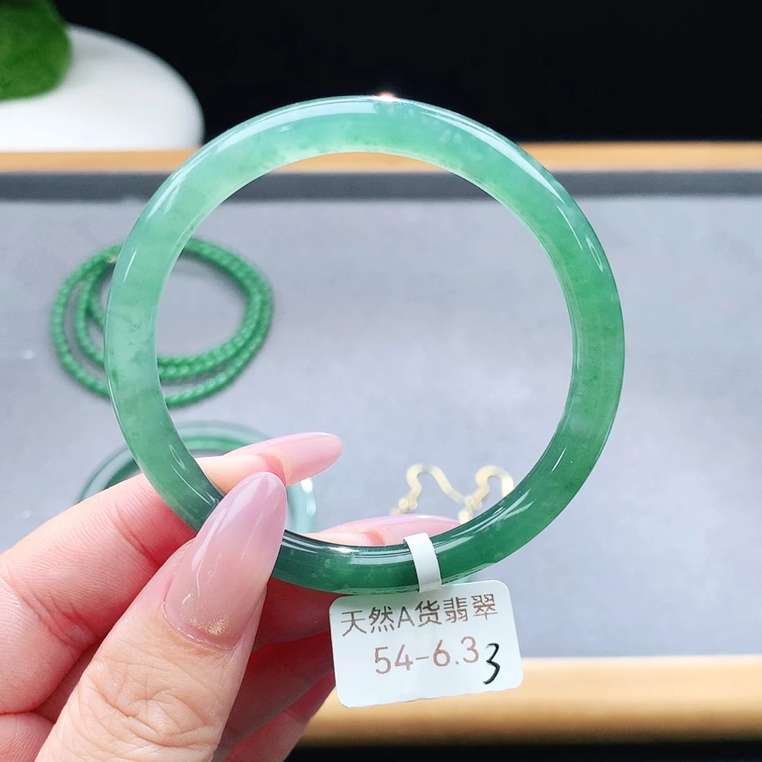 未镶嵌手镯（圆镯）翡翠