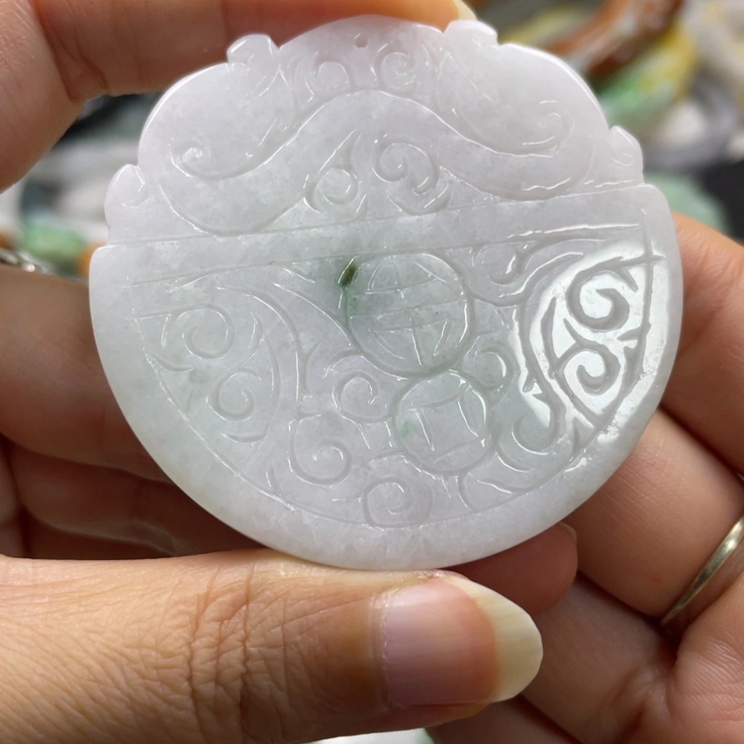 翡翠未镶嵌颈饰牌子