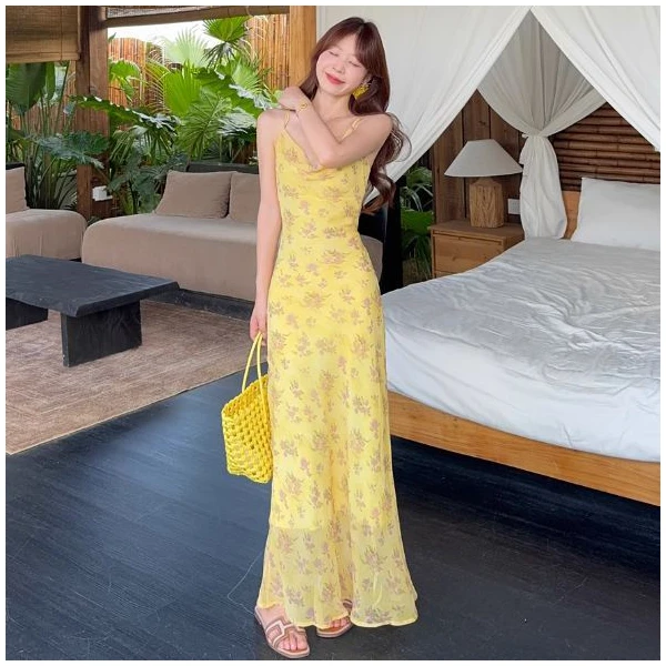 荡领碎花连衣裙2025夏季新款法式收腰显瘦气质设计感吊带裙长裙女
