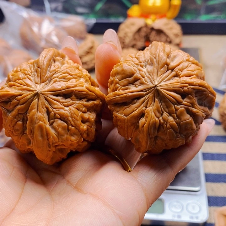 鱼***儿文玩核桃把件闷墩四棱
