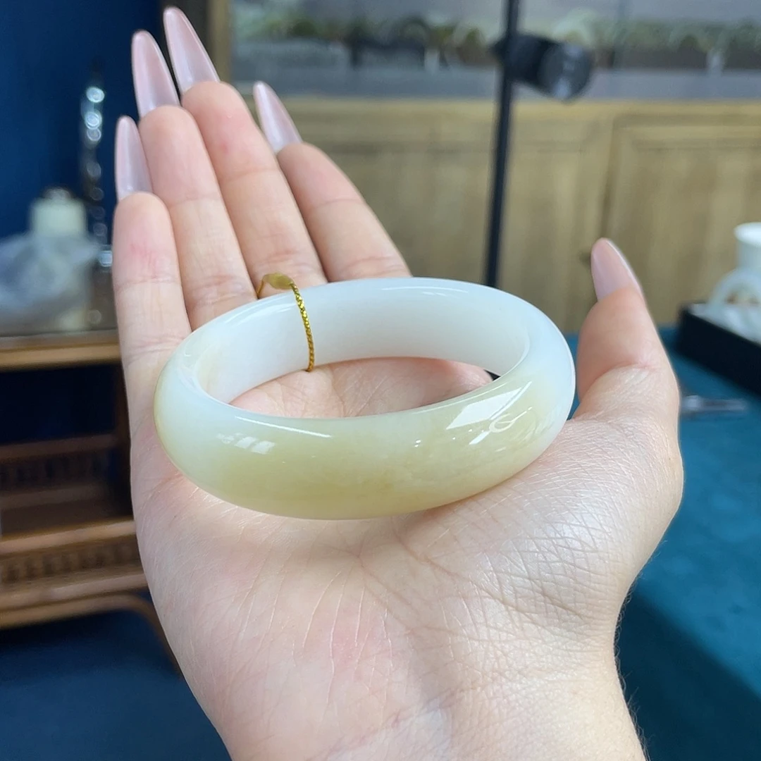 和田玉未镶嵌手镯