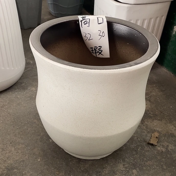 陶瓷材料制作而成
