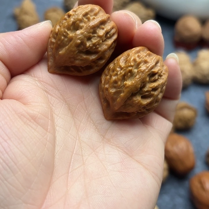 文玩核桃把件粗筋深纹八棱1738