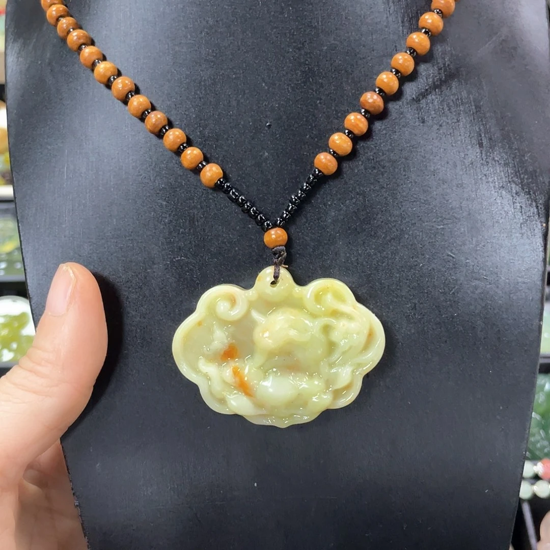蛇纹石玉颈饰未镶嵌