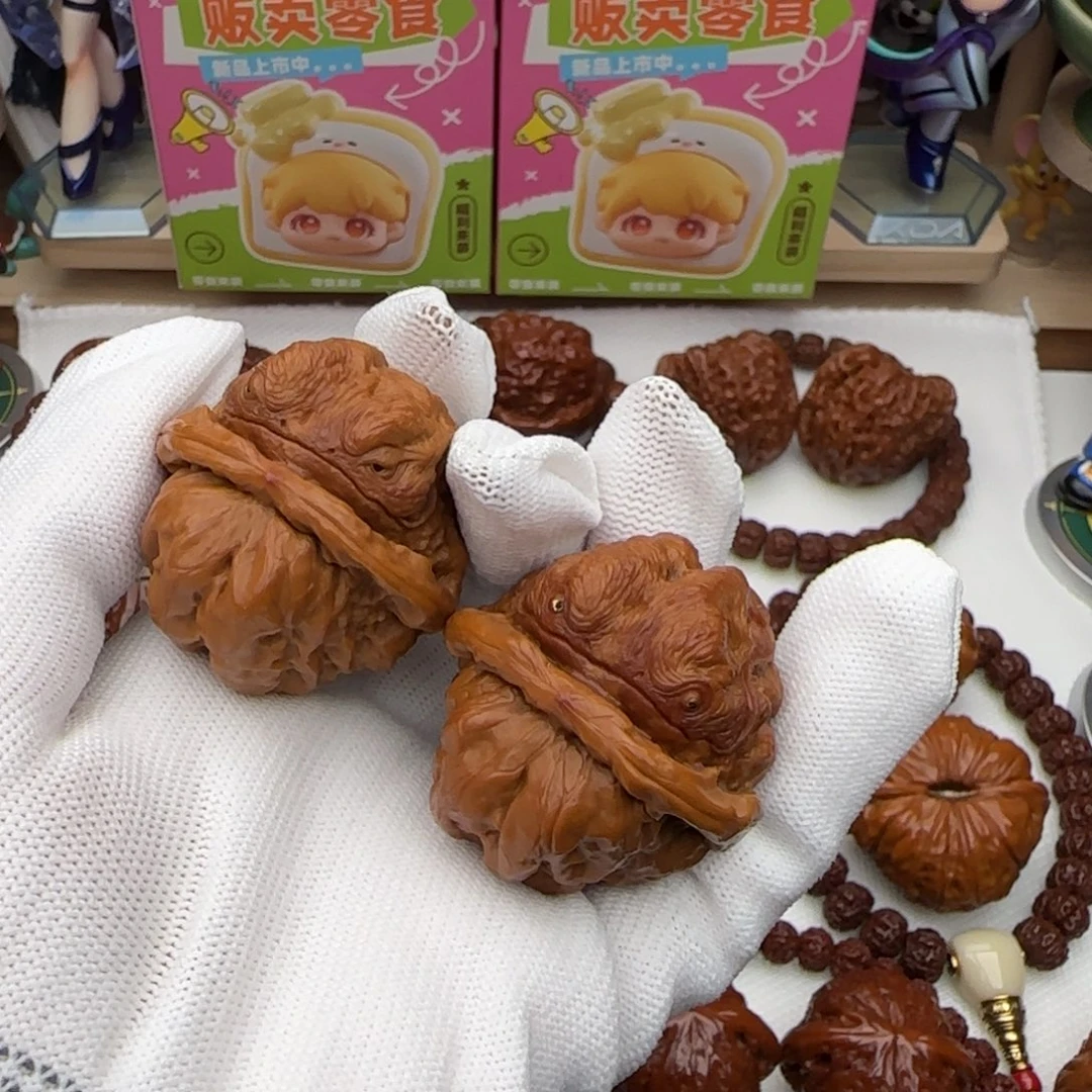 文玩核桃吊坠40麦子雕刻金蝉