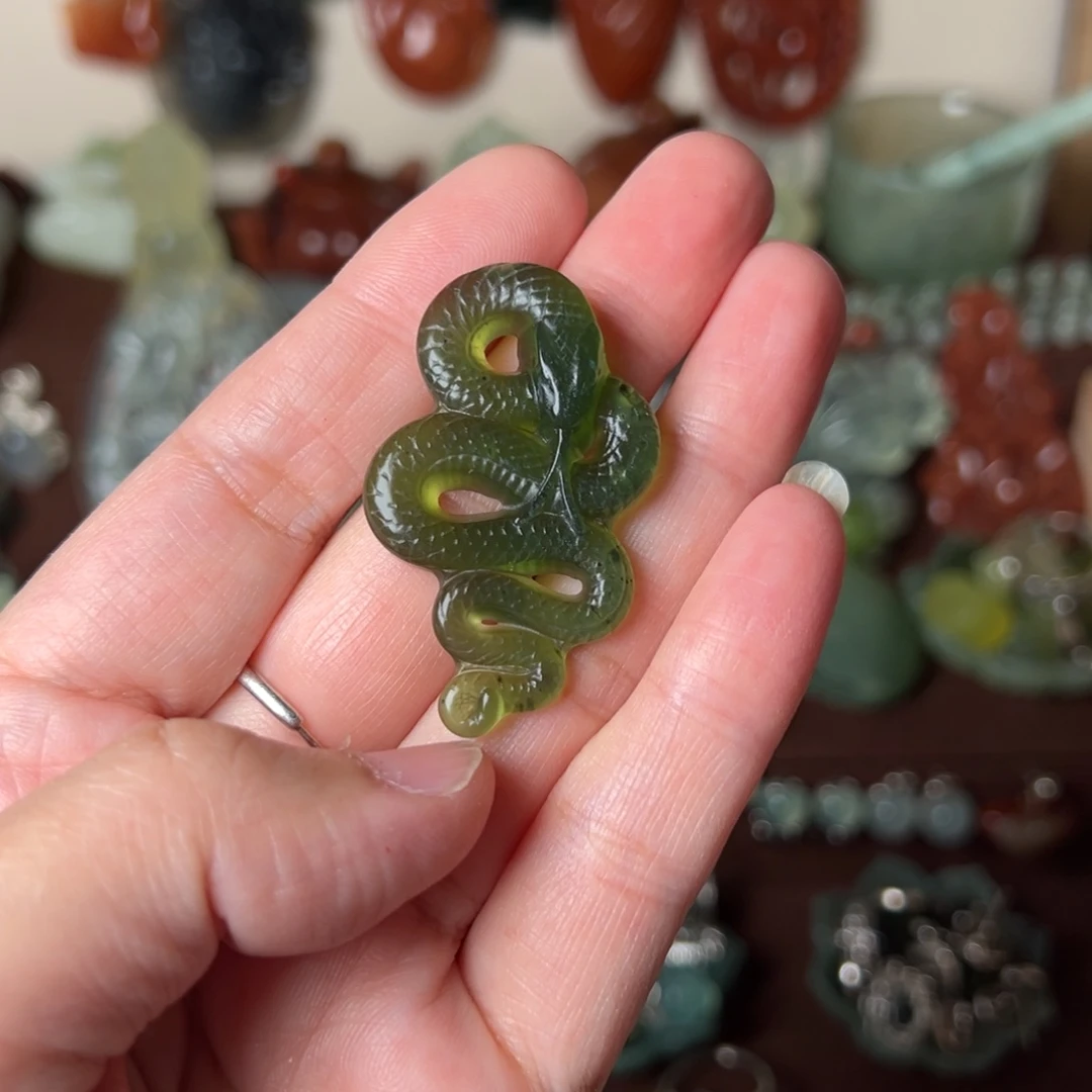 蛇纹石玉吊坠(赠链)未镶嵌