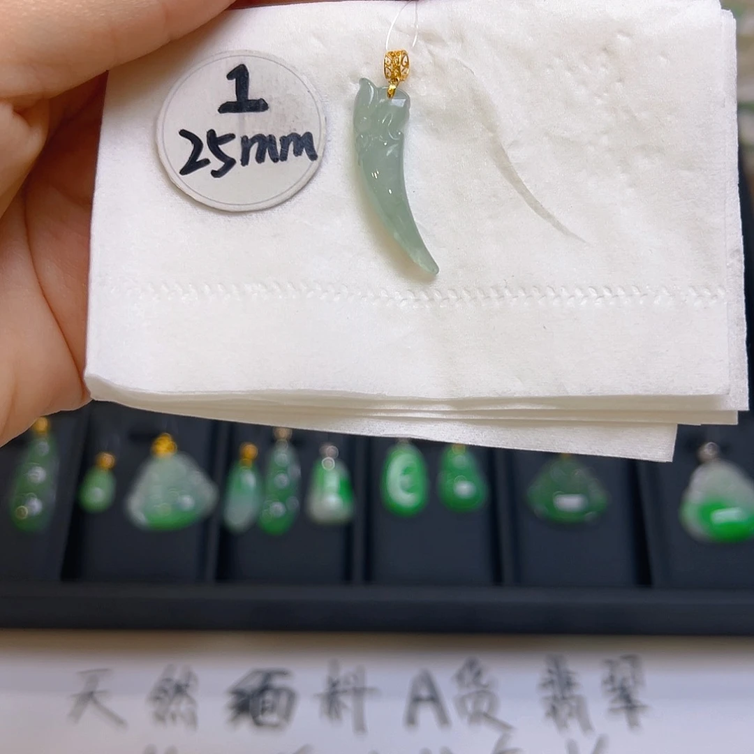 翡翠颈饰18K金镶嵌翡翠