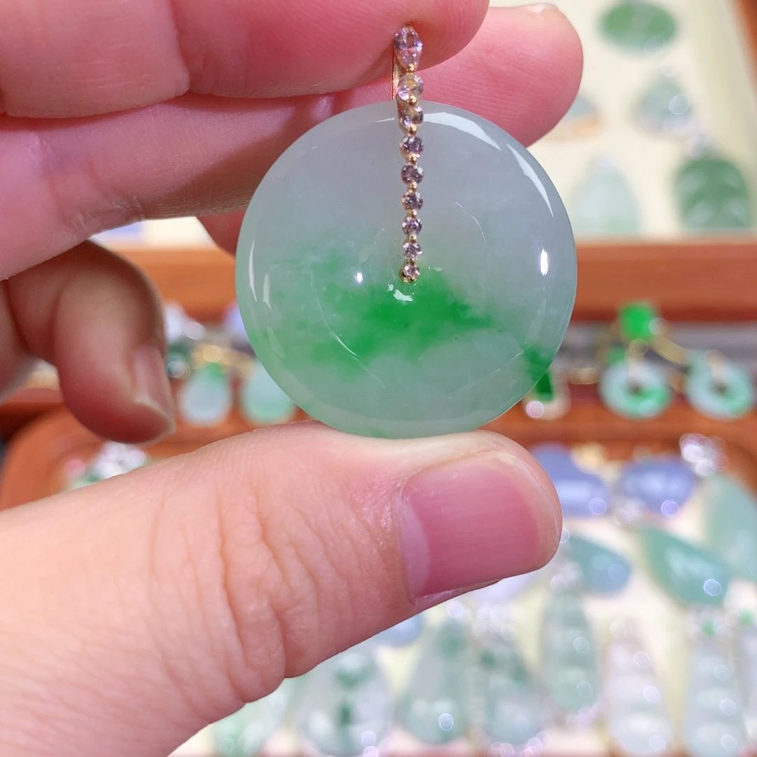 颈饰18K金镶嵌翡翠