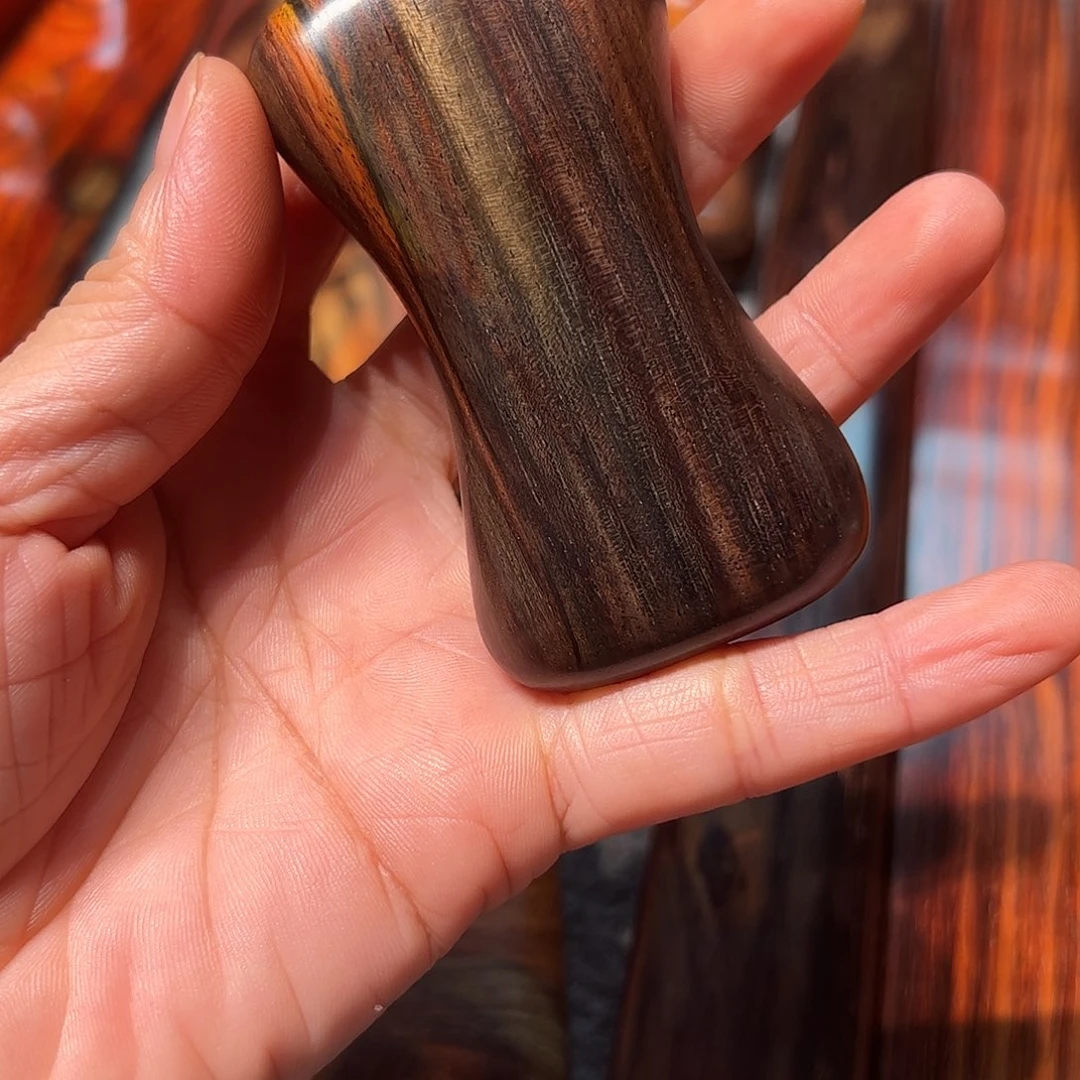 用***1交趾黄檀（大红酸枝）