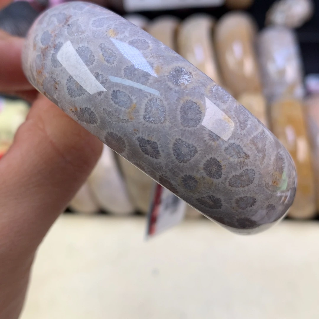 硅化珊瑚（珊瑚玉）未镶嵌吊坠(赠链)上新52.8圈（52号）