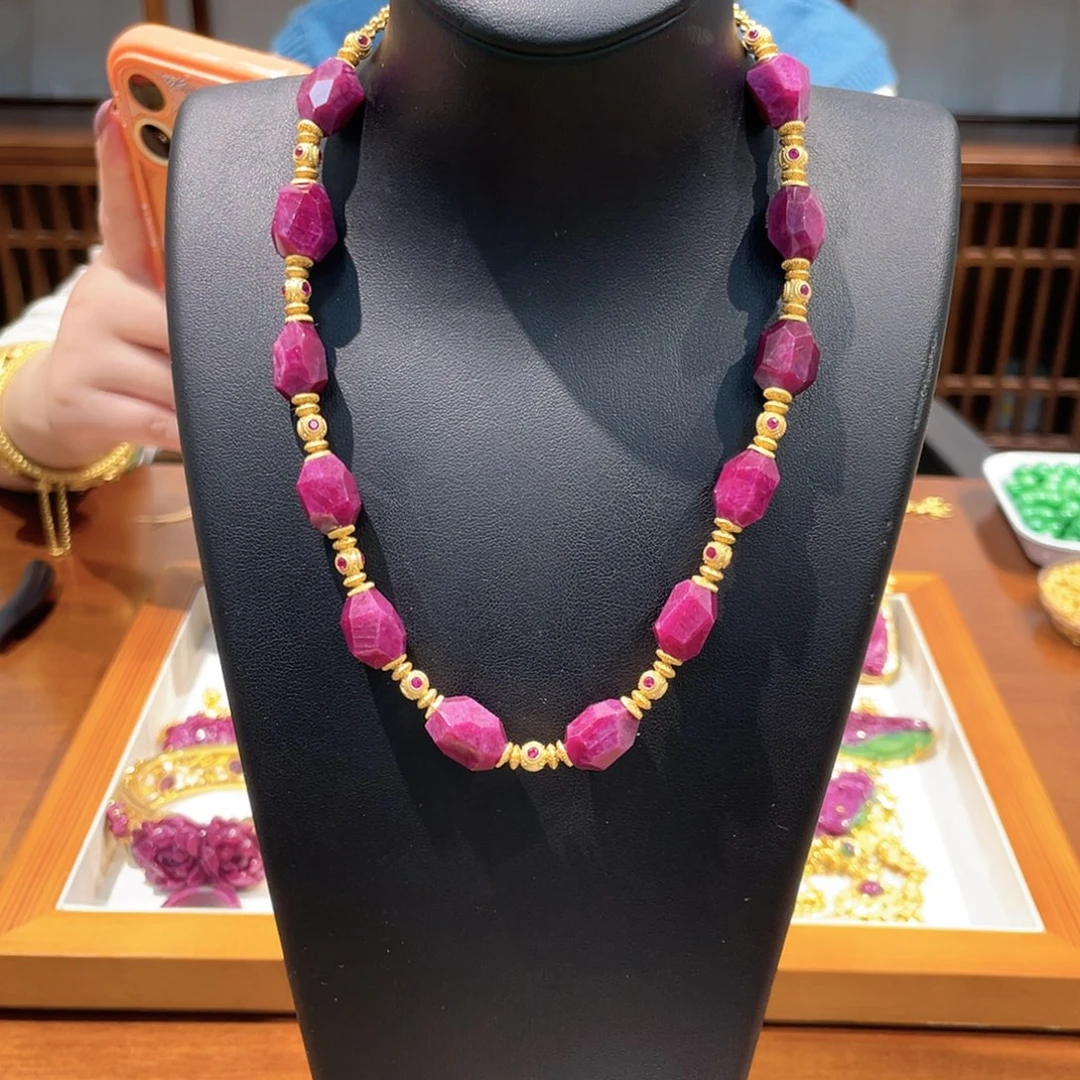 锦纶铁合金红宝吊坠