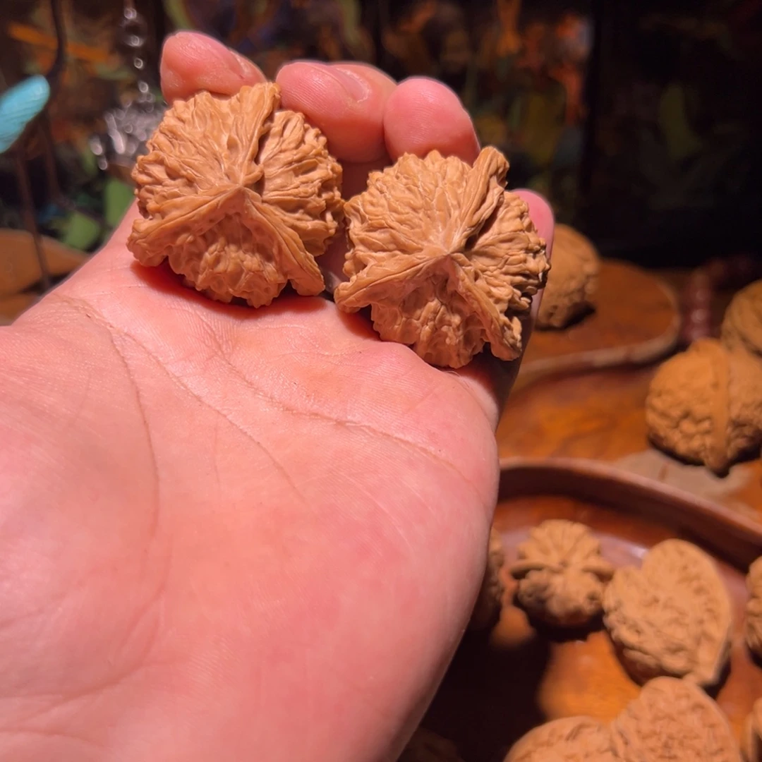 亿***光文玩核桃吊坠41全品盘山三棱（奔）