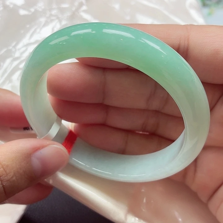 翡翠未镶嵌手镯天然缅甸A货翡翠（完美）