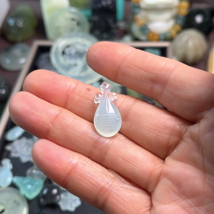 蛇纹石玉未镶嵌挂件