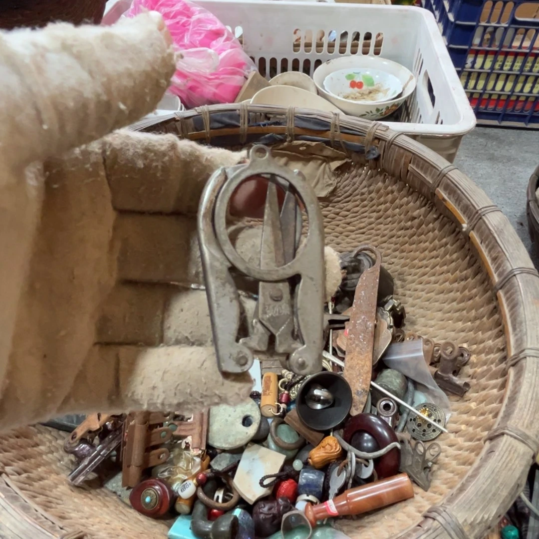 红***，瓷片工艺品热卖中