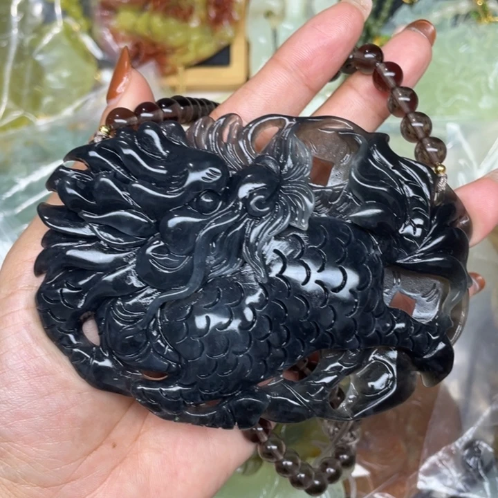 泓***ì蛇纹石玉未镶嵌颈饰