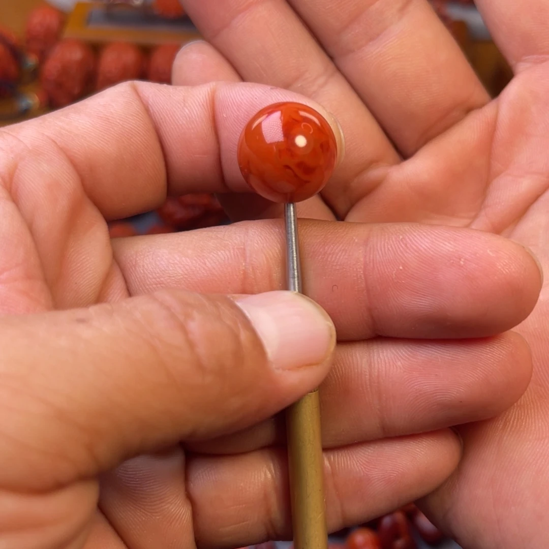 狂***牛南红玛瑙未镶嵌川料精工圆珠卡16