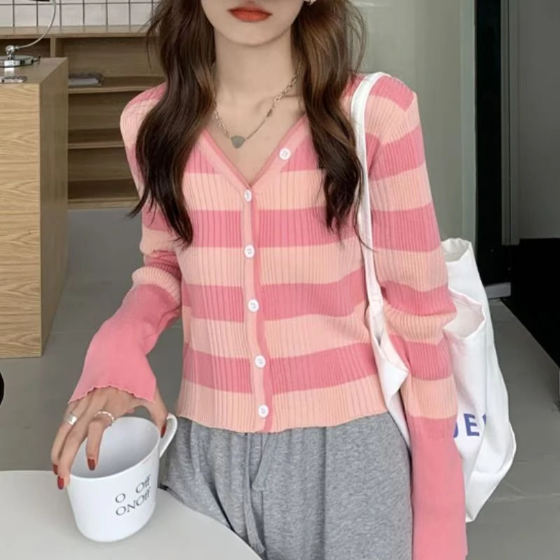 A093秋冬新款毛衣女外穿百搭打底衫网红修身显瘦v领条纹针织开衫