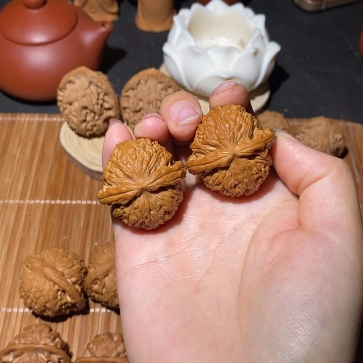 文玩核桃吊坠R*33.5球白