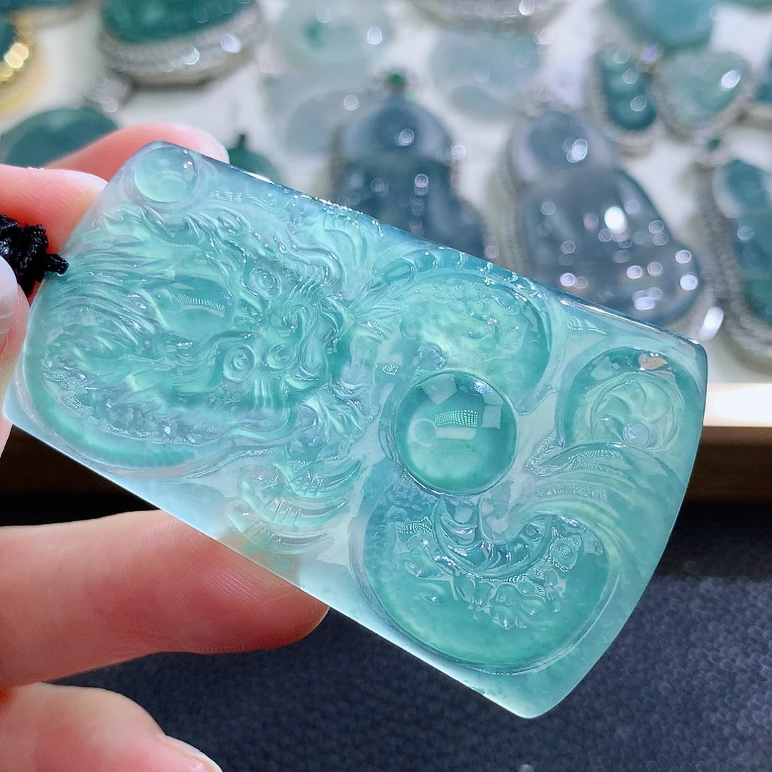 翡翠挂件未镶嵌翡翠