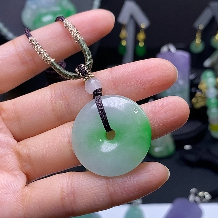 翡翠未镶嵌吊坠(赠链)