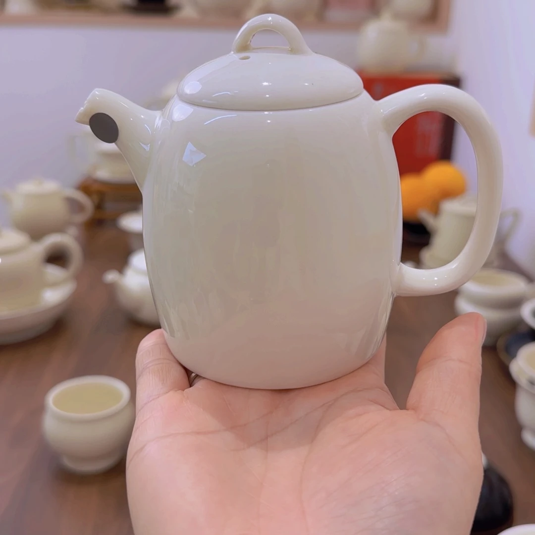 瑕疵 定瓷侵权壶无礼盒 口沿磕碰